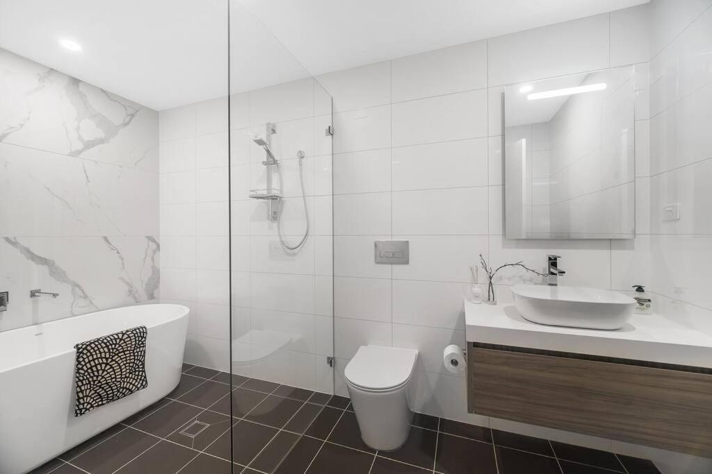 Luxuary 3 Bedroom Apt With Large Internal Space Apartment Sydney