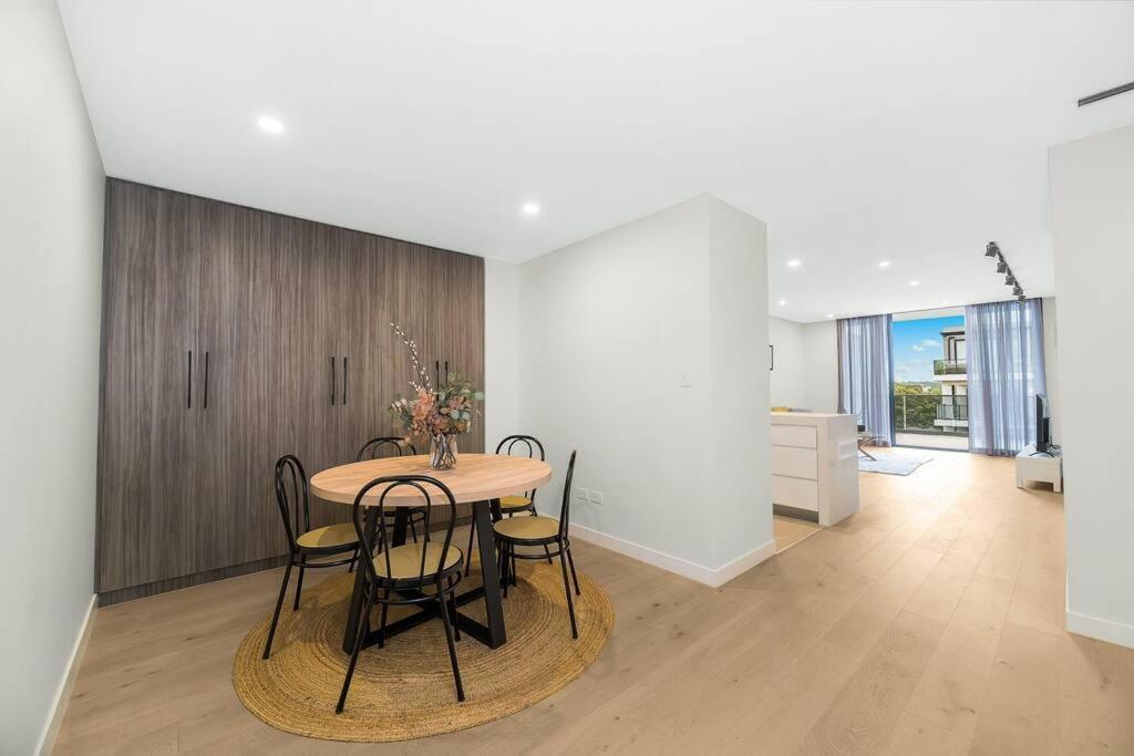 Luxuary 3 Bedroom Apt With Large Internal Space Apartment Sydney