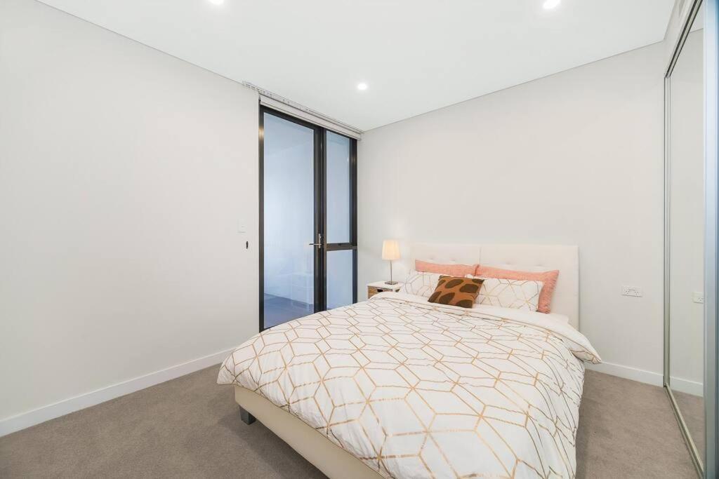 Luxuary 3 Bedroom Apt With Large Internal Space *
