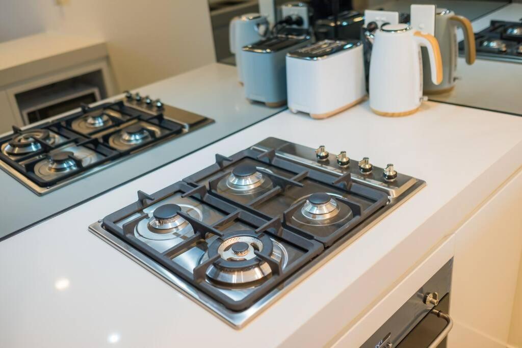 Luxuary 3 Bedroom Apt With Large Internal Space